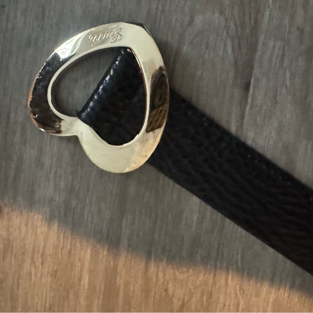 Gucci Black Leather Belt with Gold Heart Buckle - Picture 8 of 17